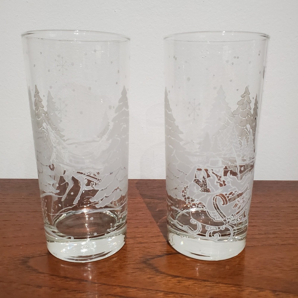 Vintage White Winter Scene Clear Glass 6" tall Tumblers set‎ of 2